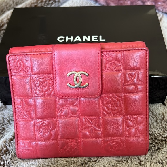 Authentic Chanel leather icon line wallet with red Lambskin leather - Picture 4 of 11